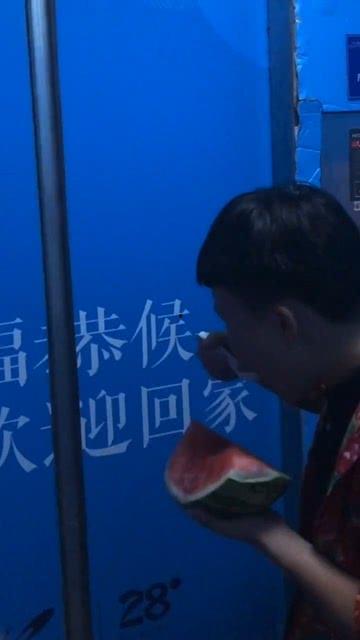 吃瓜群众相遇视频在线观看,吃瓜群众相遇视频，线上共赏欢乐时光