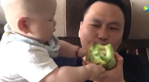 宝宝吃瓜可爱视频,一口瓜一口笑